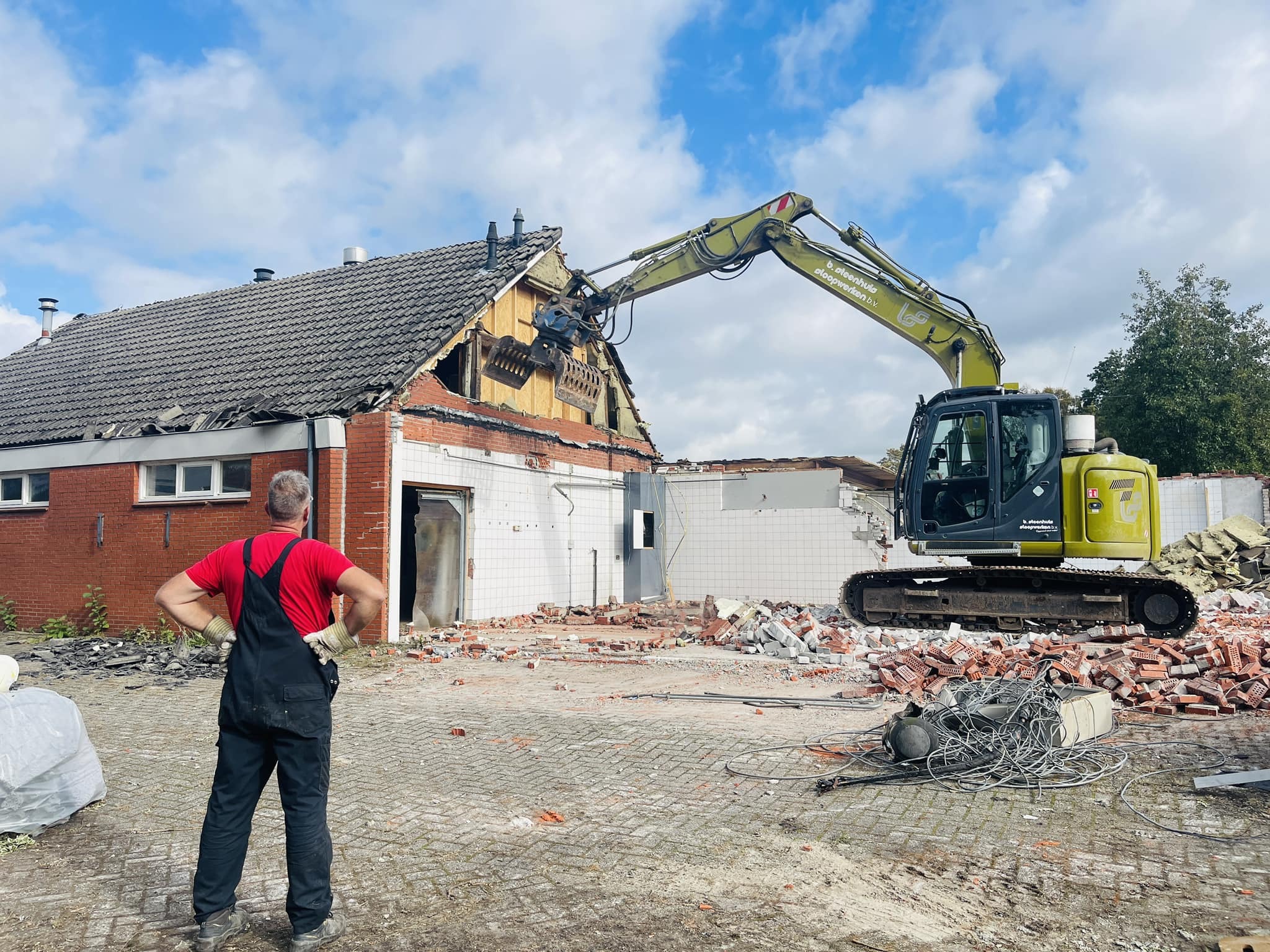 Sloop voormalige bakkerij Westers begonnen